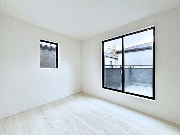 明るいバルコニーサイドに洋室を設置。目覚めの良い寝室に。