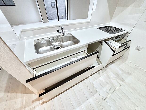 使いやすさを優先したスライド式収納タイプ!