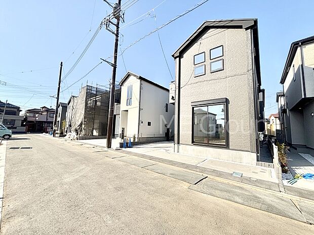 前面道路はきちんと整備されています  