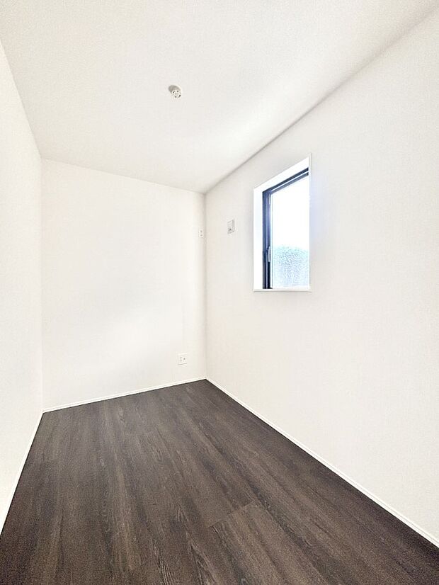 窓からのやさしい光が心地よいプライベートルーム