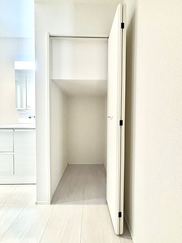 便利なリネン庫で、スッキリした使いやすい洗面室に