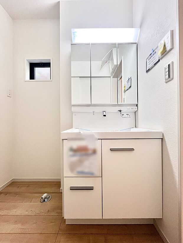 収納力と機能性に優れた洗面化粧台  