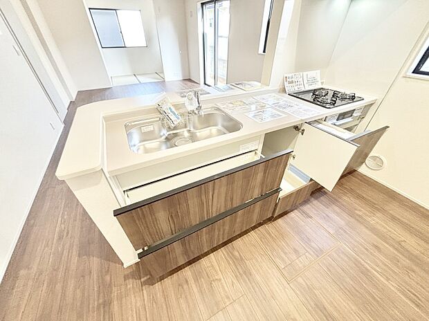 使いやすさを優先したスライド式収納タイプ!