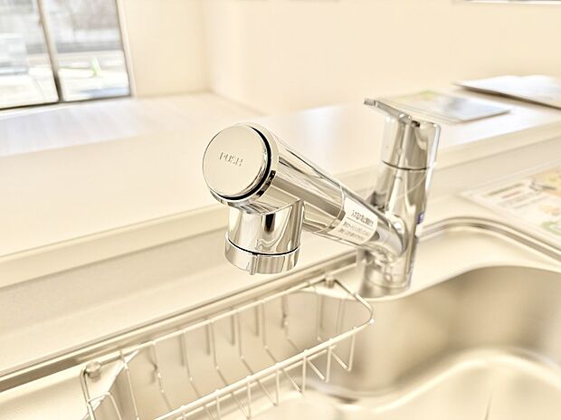 いつでも清潔なおいしいお水を。一つの水栓で水道水と浄水を使い分け。