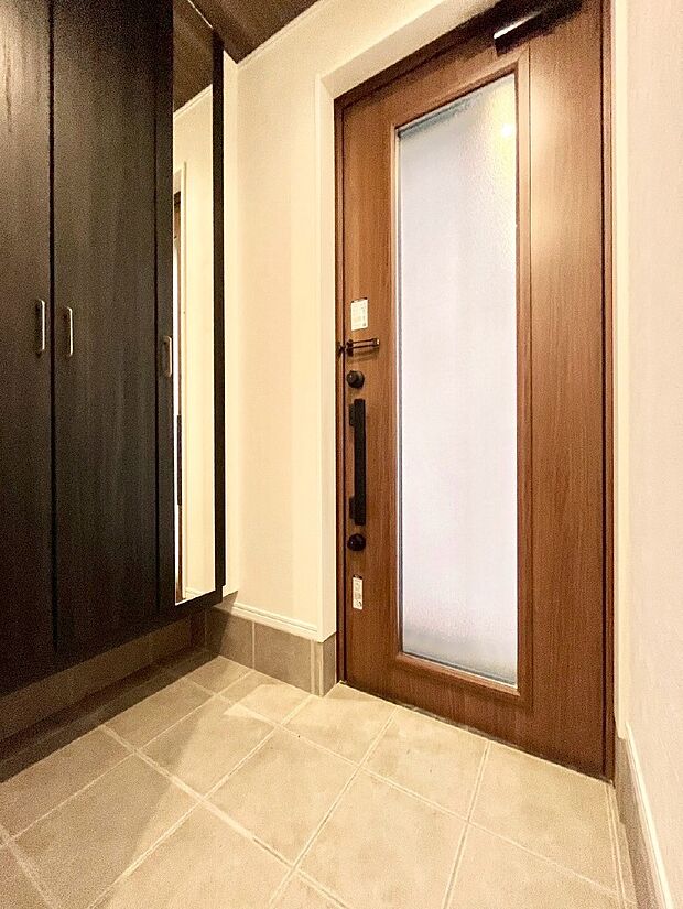 家族の帰宅やお客様をあたたかく迎える玄関  