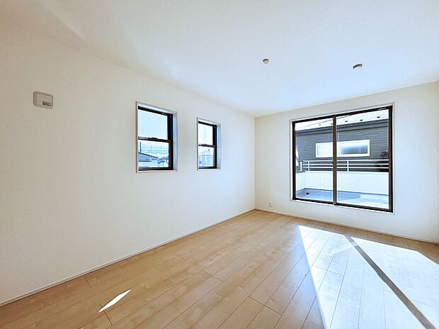 明るいバルコニーサイドに洋室を設置。目覚めの良い寝室に。