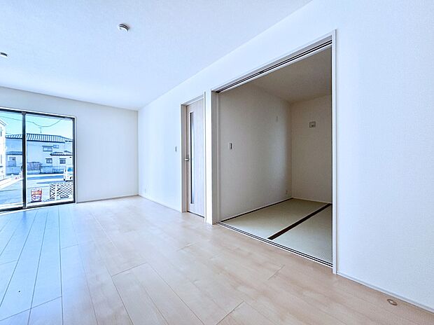 家族の笑顔が自然と生まれてくる、そんな雰囲気のダイニングに仕上がっています。