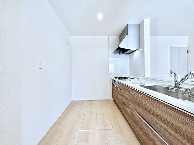 料理をしながらでもご家族との会話を楽しめる対面キッチン