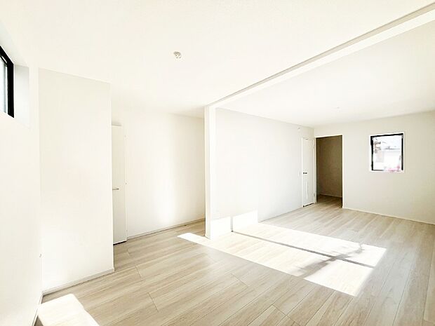 ライフスタイルに合わせて2部屋として利用できる広々とした洋室。