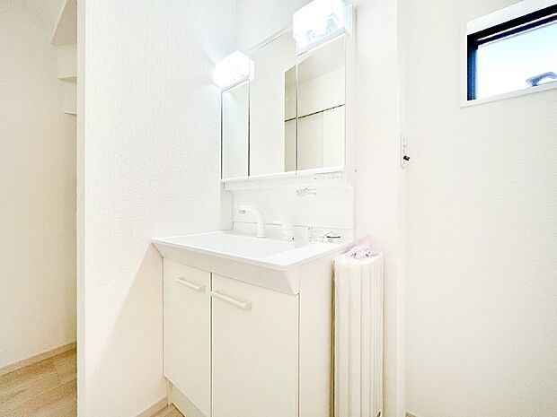 ゆとりの洗面スペースで朝の身支度もラクラク