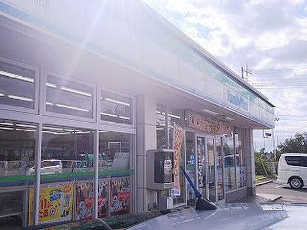 コンビニ 300m ファミリーマート 上尾小敷谷店
