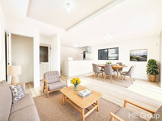 落ち着いた雰囲気のＬＤＫは家族みんなの快適空間※家具はCGです