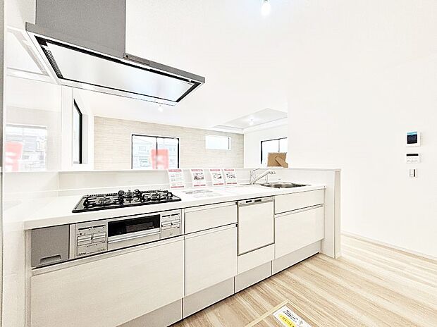 広々とした使い勝手の良いキッチンで日々のお料理も楽しくなりそう