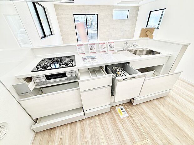 使いやすさを優先したスライド式収納タイプ!