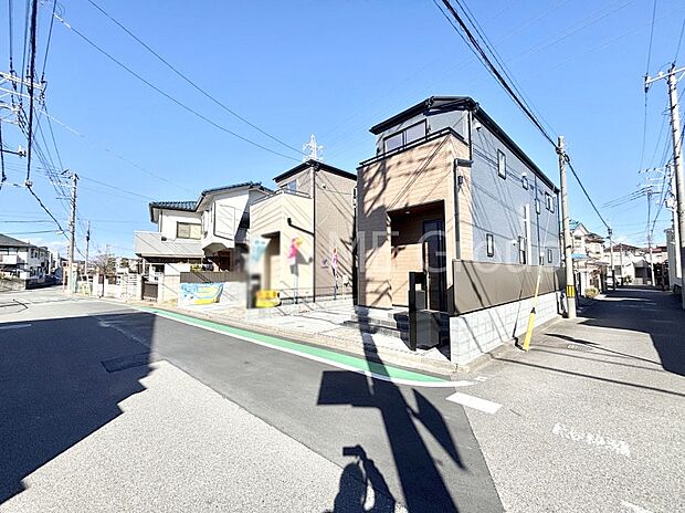 前面道路はきちんと整備されています  