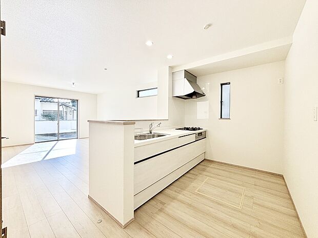 料理をしながらご家族との会話を楽しめる対面カウンターキッチン