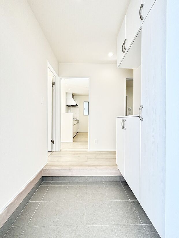 家族の帰宅やお客様をあたたかく迎える玄関