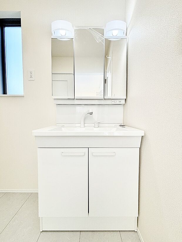 収納力と機能性に優れた洗面化粧台