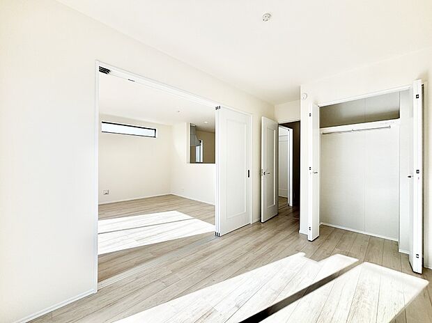 リビング隣接の洋室は個室としても利用できます