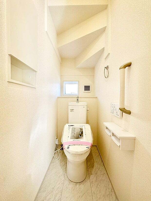 トイレは安心の2箇所！朝のバタバタも一安心です。 