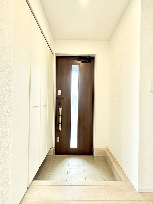 明るい玄関はお客様をお出迎えするのにぴったりです!