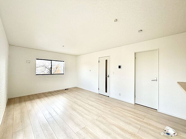 家族の笑顔が自然と生まれてくる、そんな雰囲気のダイニングに仕上がっています。