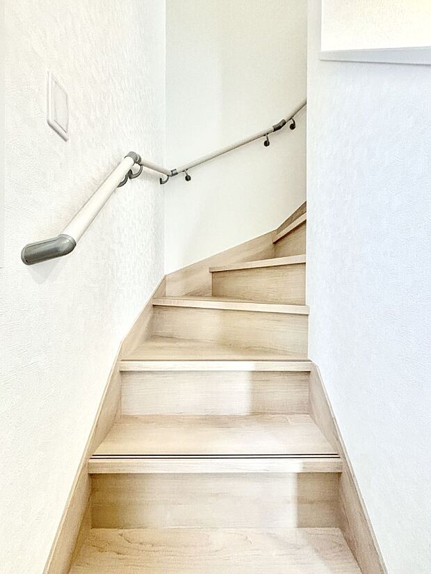 安全性を考慮し階段には手すりを設置しています