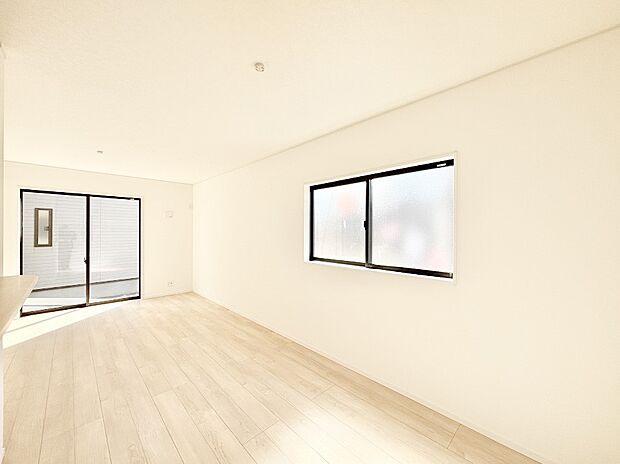 日当たりのいいリビングでゆったりとしたティータイムを! お気に入りのグリーンを飾れば更に心地よさがアップ!