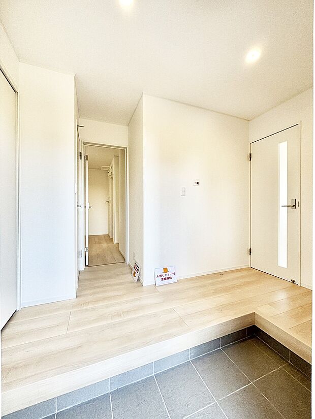 家族の帰宅やお客様をあたたかく迎える玄関