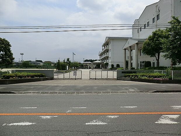 小学校 300m 加須市立花崎北小学校