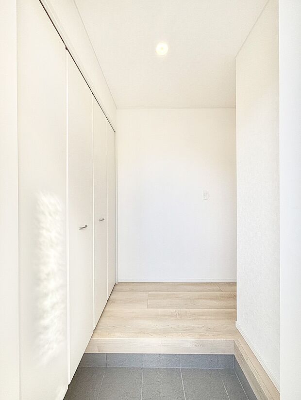 いつもきれいにしておきたい玄関ですね。