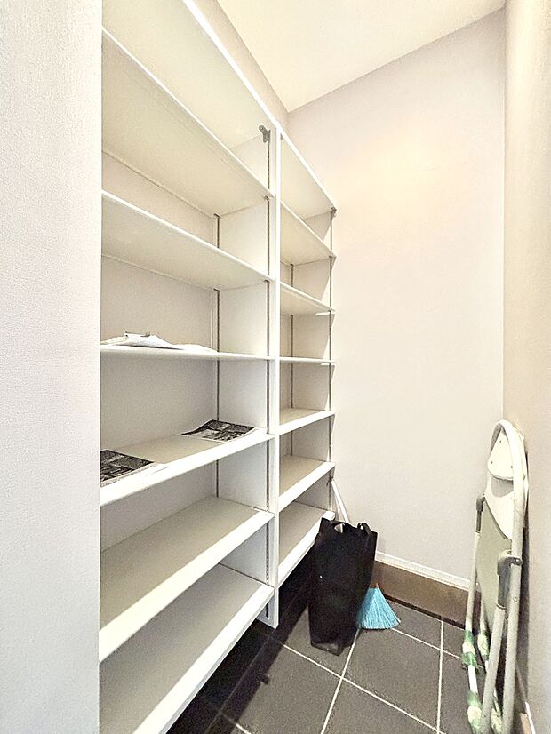 シューズインクローク付き!雨具やベビーカーも置けます。