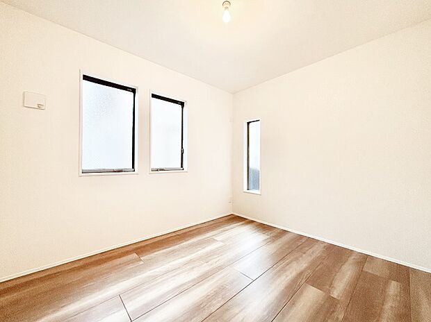 2面採光で気持ちよく自然光が取り入れられるのでお子様のお部屋にもピッタリ