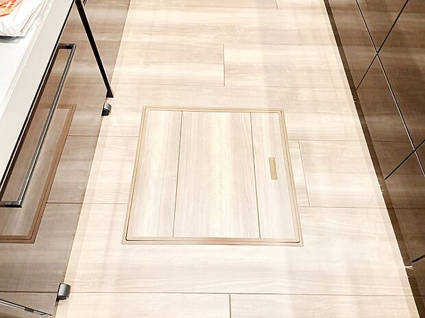 床下収納付き!日用品・非常用品の収納にも大活躍。