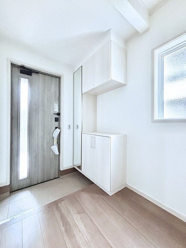 飾り棚を利用して、お越しいただくお客様をおもてなしできます。