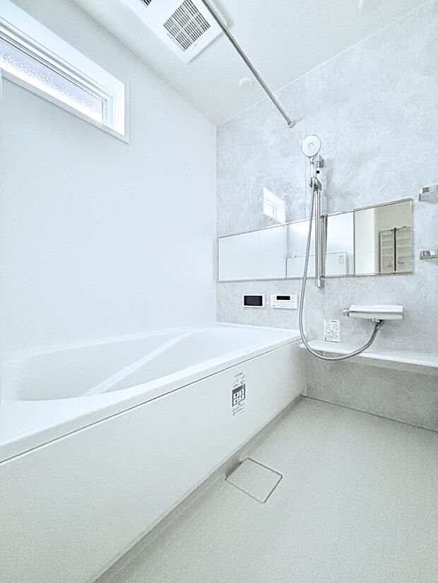 テレビ付きの浴室。ゆったりとリラックスできそうですね。