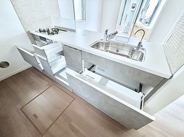 使いやすさを優先したスライド式収納タイプ!