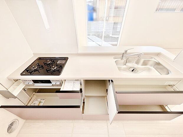 使いやすさを優先したスライド式収納タイプ！