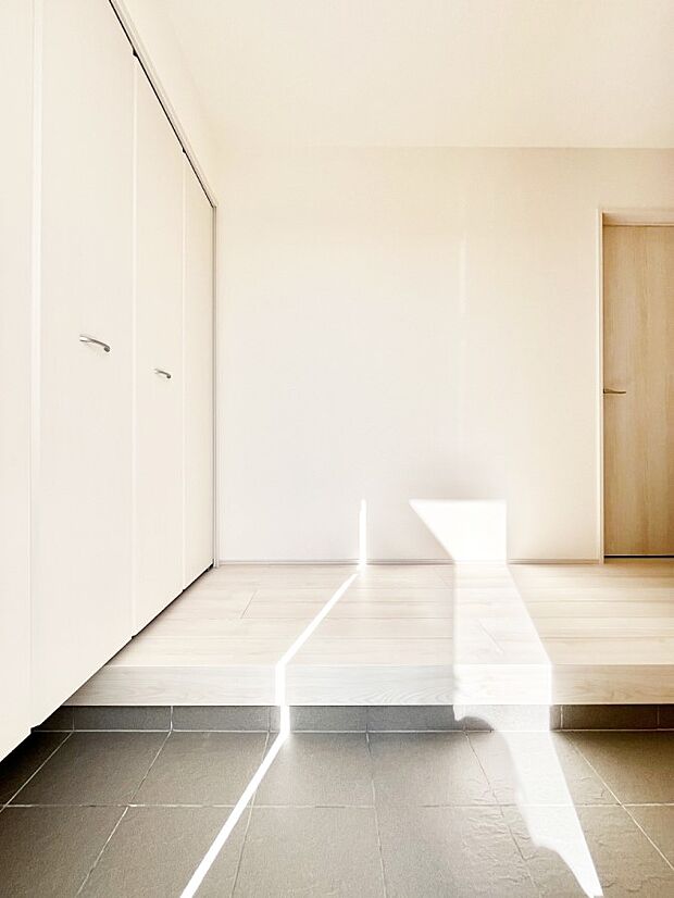 家族の帰宅やお客様をあたたかく迎える玄関