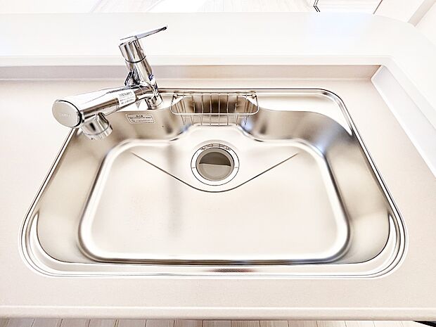 広々としたシンクでお料理やお皿洗いもラクラク快適に！