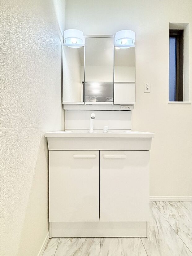 収納力と機能性に優れた洗面化粧台 