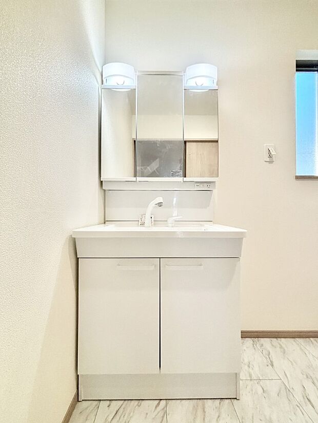 収納力と機能性に優れた洗面化粧台 