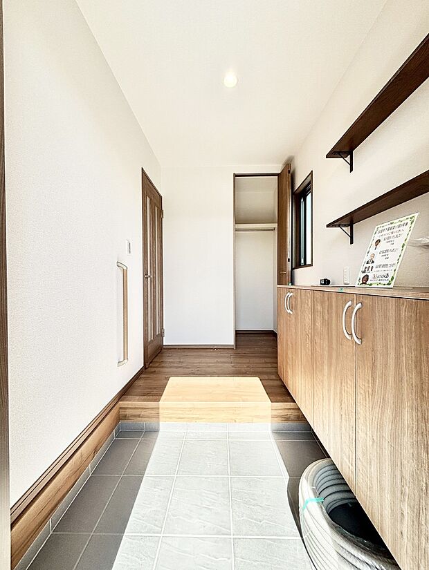 いつもきれいにしておきたい玄関ですね。