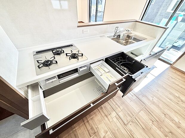 使いやすさを優先したスライド式収納タイプ!