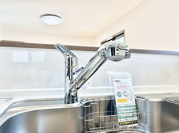 いつでも清潔なおいしいお水を。一つの水栓で水道水と浄水を使い分け。