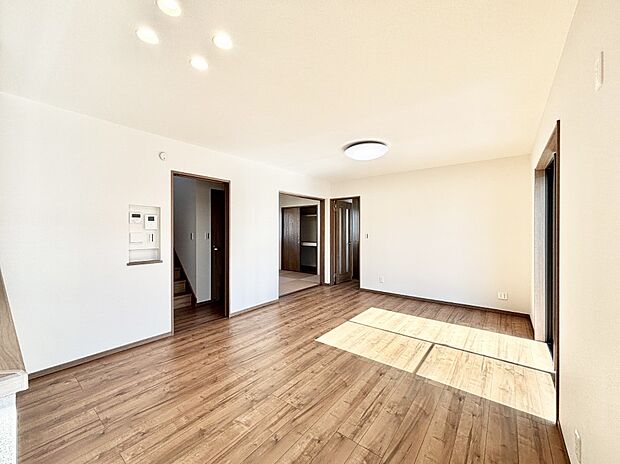 家族の笑顔が自然と生まれてくる、そんな雰囲気のダイニングに仕上がっています