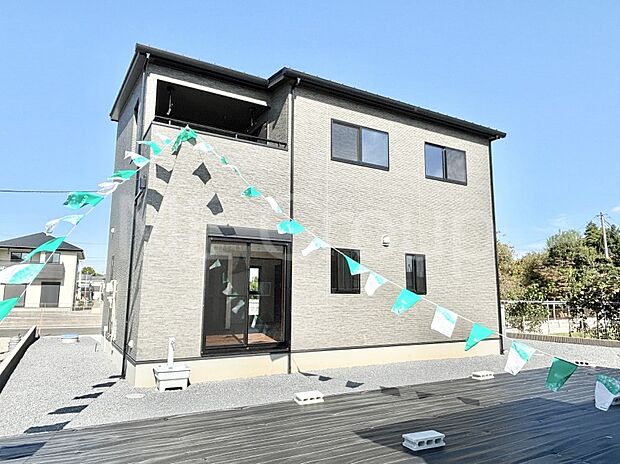 たっぷりの陽光と開放感に包まれる明るい住まい  