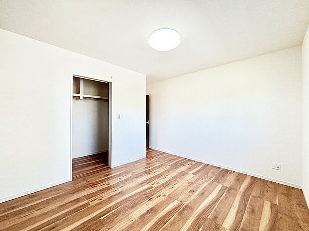 ウォークインクローゼットがあるお部屋。季節ごとの入れ替えも不要で便利です！