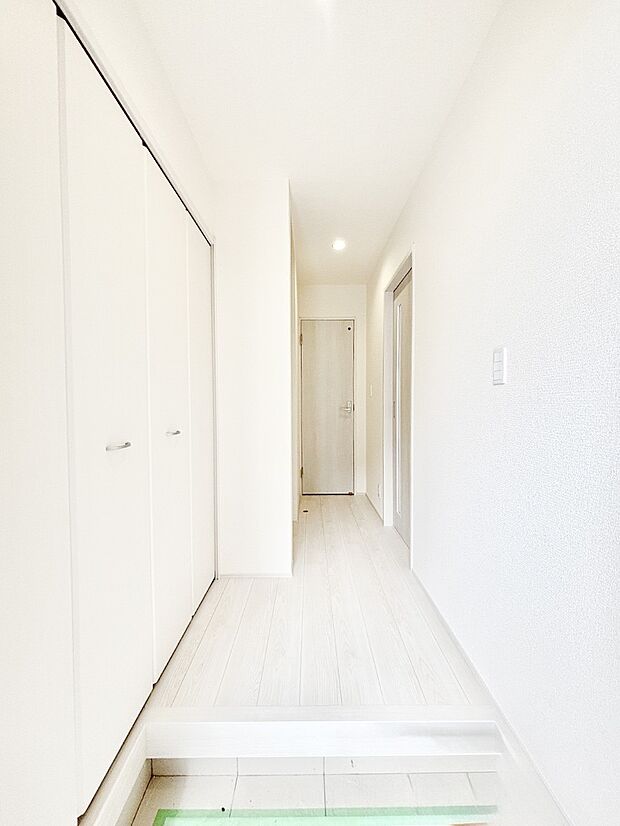 散らかりがちな玄関もスッキリの玄関収納付