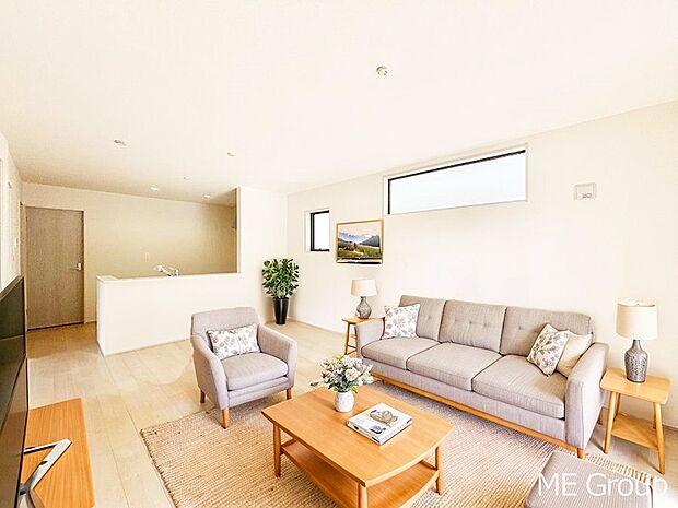 落ち着いた雰囲気のLDKは家族みんなの快適空間※家具はCGです